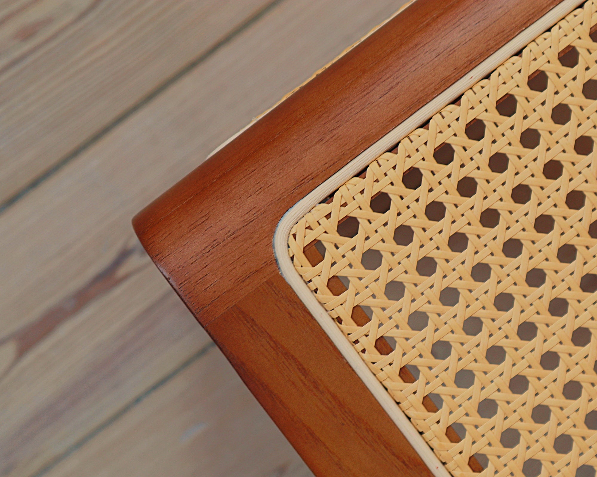 JOHANSEN DESIGN - Retro design